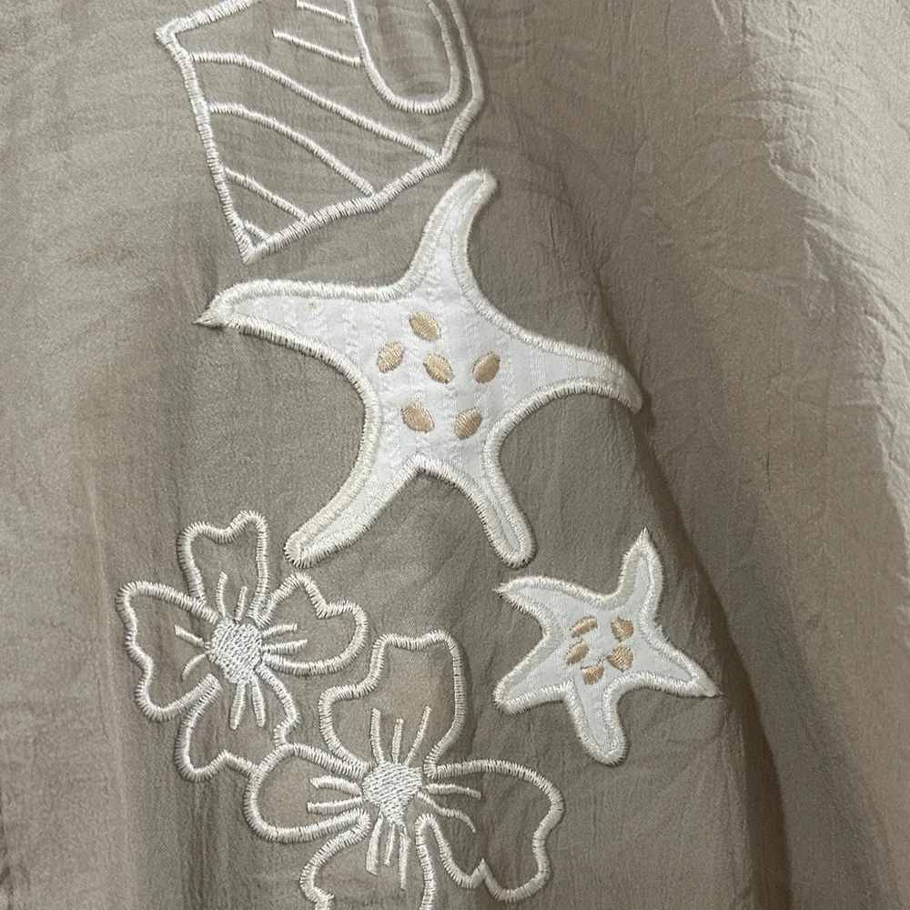 Teddi Tan Women's Sweater with Embroidered shell beach Design XL